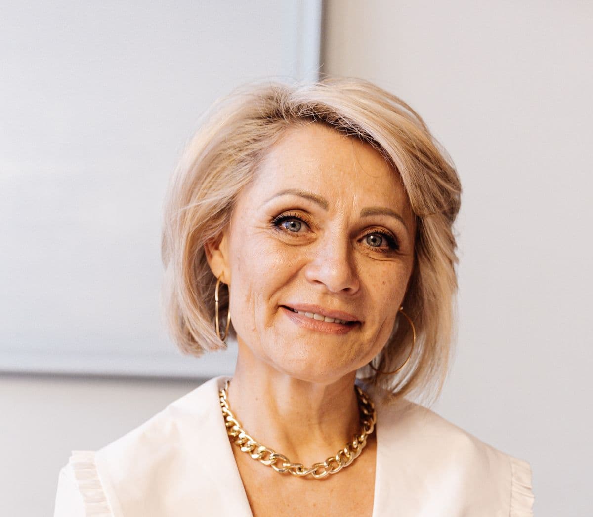 What is the Best Way to Treat Lower Eyelid Bags?